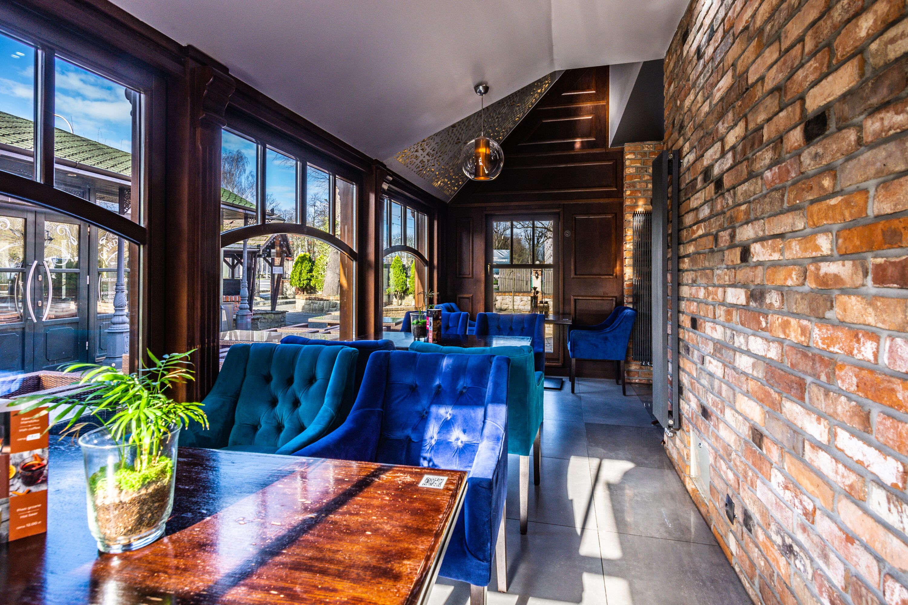 breakfast, lunch, dinner served; italian cuisine