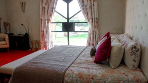 A bedroom with a bed, a chair, a desk, and a window with curtains. - Maradisse Bhakti Villas (Marrakech)