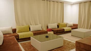 Villa (Moderna1) | Living room | 32-inch flat-screen TV with satellite channels, TV, DVD player