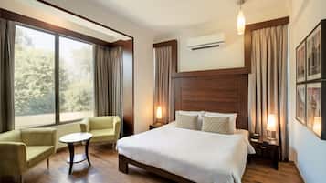 Business Double or Twin Room, 1 Bedroom | Premium bedding, minibar, in-room safe, desk