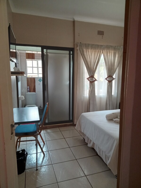 Deluxe Double Room, 1 Double Bed | Desk, laptop workspace, iron/ironing board, free WiFi