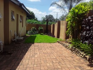Exterior - Vuya Nathi Bed & Breakfast (Manzini)
