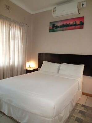 Deluxe Double Room, 1 Double Bed | Desk, laptop workspace, iron/ironing board, free WiFi - Vuya Nathi Bed & Breakfast (Manzini)