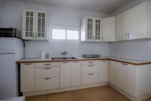 公寓, 2 間臥室 | 私人廚房 | 大型冰箱、微波爐、爐台、咖啡機/沖茶器