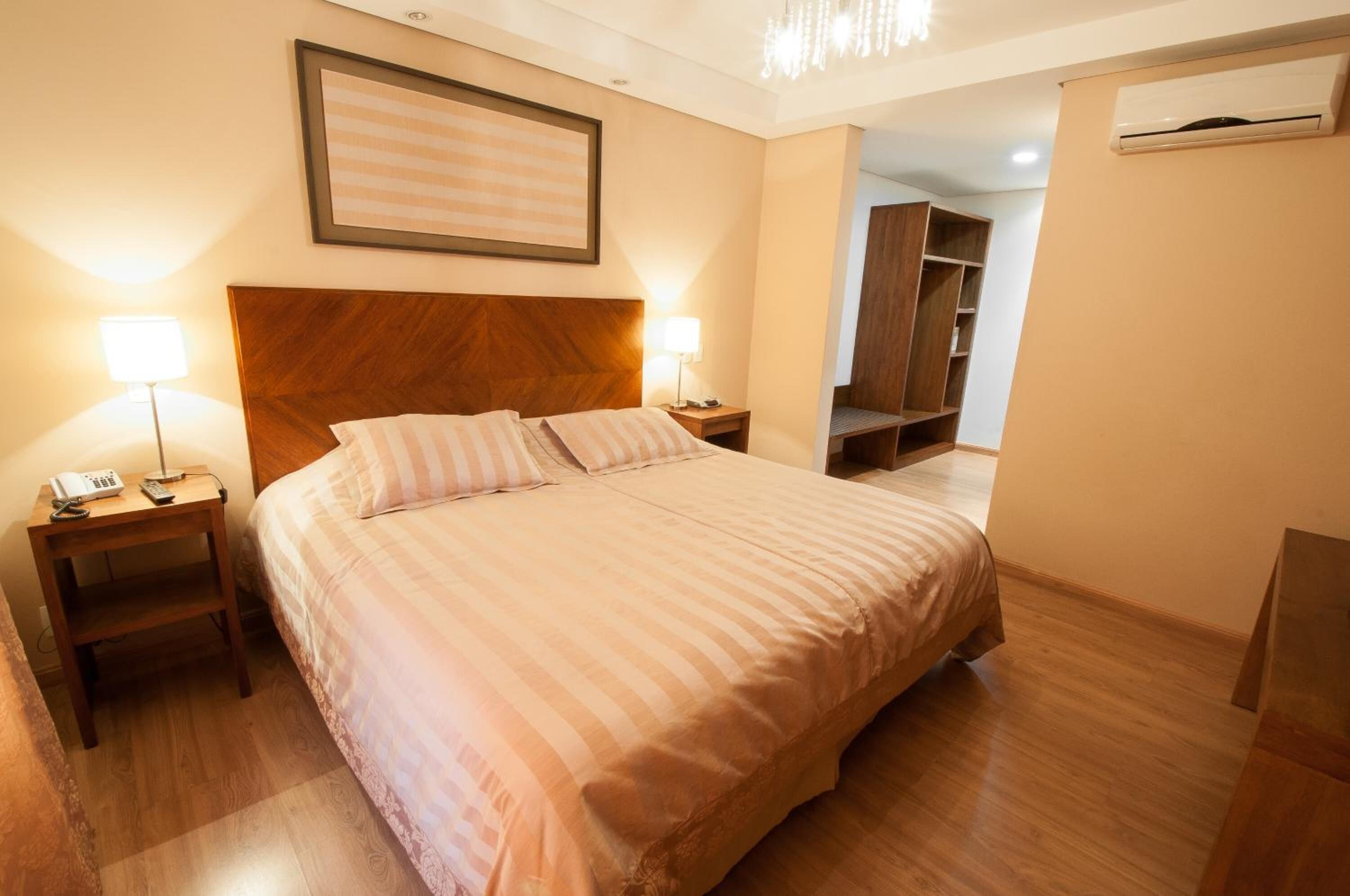 hypo-allergenic bedding, minibar, in-room safe, desk