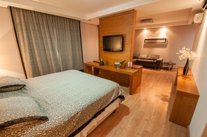 Hypoallergeen beddengoed, een minibar, een kluis op de kamer, een bureau