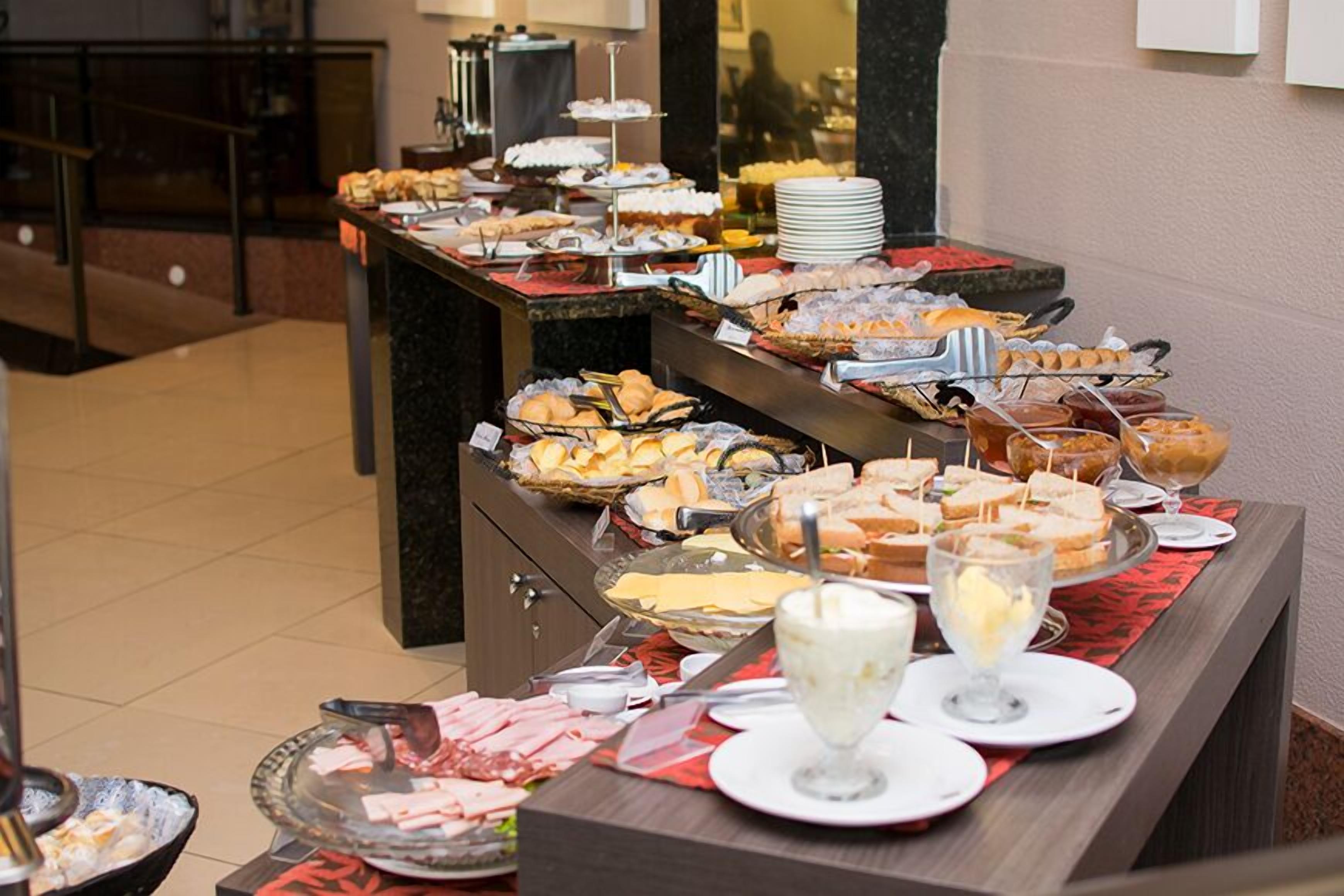 Petit déjeuner buffet compris tous les jours