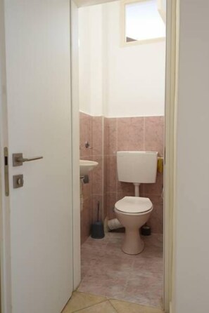 Apartment, 3 Bedrooms | Bathroom