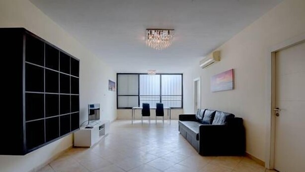 Appartement, 3 chambres | Coin séjour | Télévision à écran plat