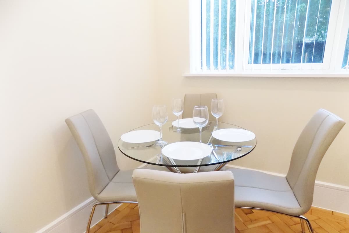 Apartment, 2 Bedrooms (Duplex - 4) | In-room dining