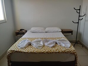 Ferros/tábuas de passar roupa, Wi-Fi de cortesia, roupa de cama