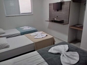 Triple Room, 3 Twin Beds | Iron/ironing board, free WiFi, bed sheets - Hotel Guima (Santa Vitoria)