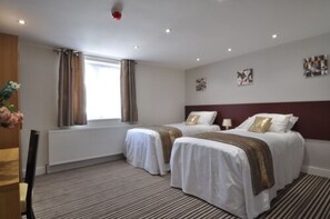Desk, iron/ironing board, free WiFi, wheelchair access - RBS Hotel (Rochester)