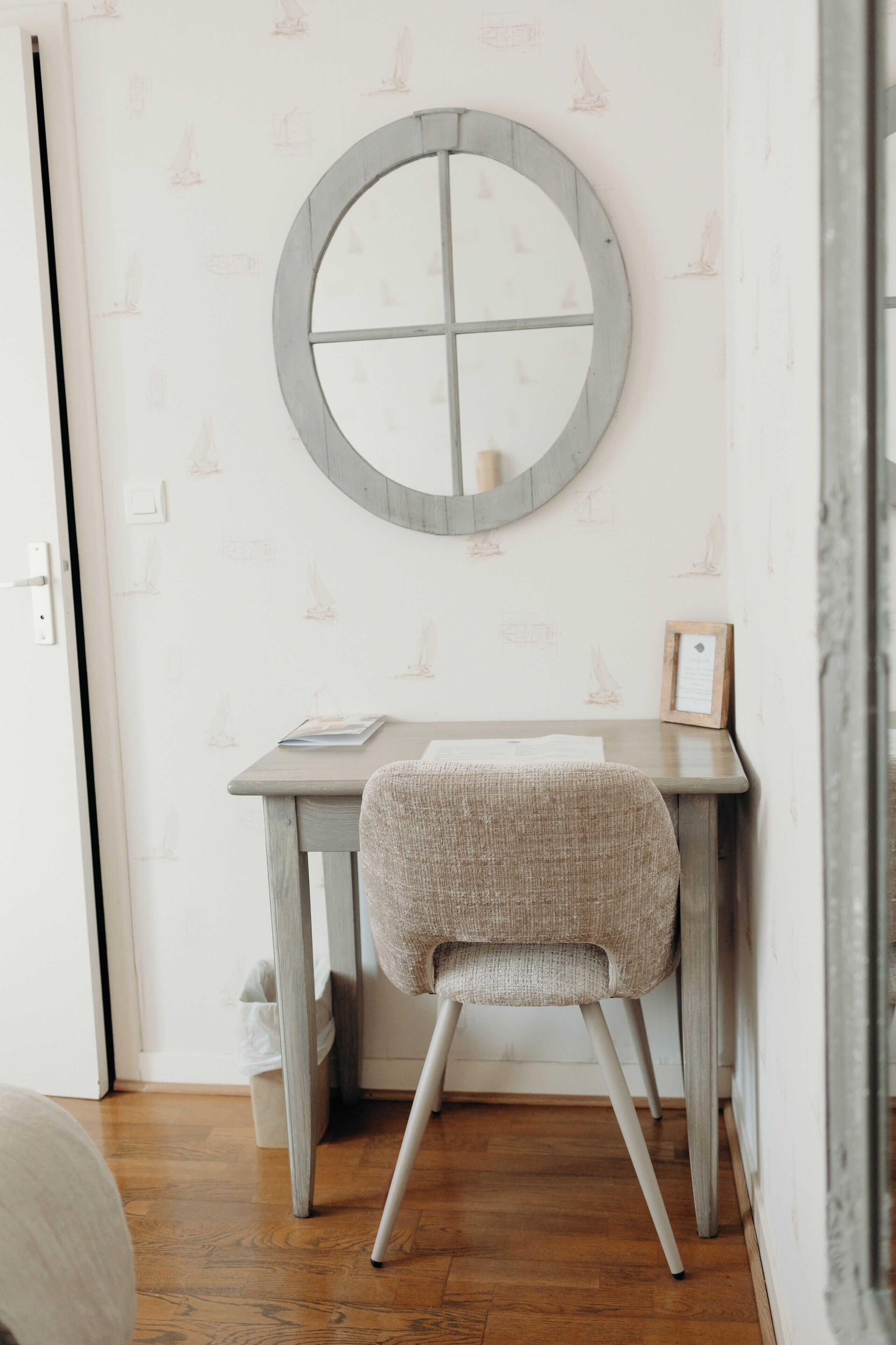 single room street side  | in-room safe, soundproofing, free wifi, bed sheets