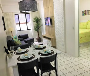 Family Condo, 1 Bedroom, Kitchen | Living area | 32-inch flat-screen TV with cable channels, Smart TV, Netflix - Apartamento Ametista 2 (Maceió)
