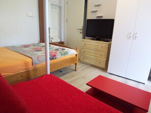 Studio Familial | Bureau, espace de travail pour ordinateur portable, rideaux occultants