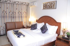 Quarto casal standard | Frigobar, cofres nos quartos, escrivaninha, quartos à prova de som