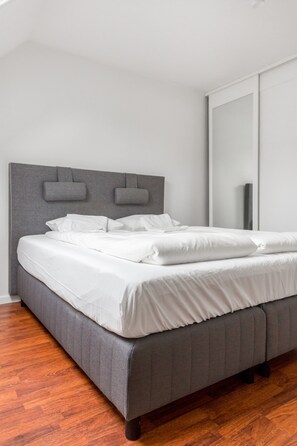 1 bedroom, blackout curtains, iron/ironing board, free cots/infant beds - Aalesund Apartments - City Center (Ålesund)