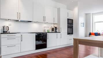 Attico, 2 camere da letto | Cucina privata | Frigorifero con congelatore, forno, piano cottura, lavastoviglie