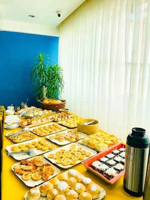 Free daily buffet breakfast