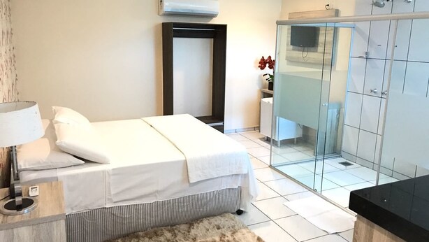 Suite (Duplo Master) | Minibar, skrivebord, blendingsgardiner og strykejern/-brett