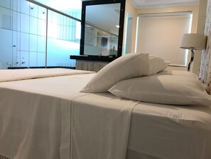 Suite (Duplo Master) | Minibar, desk, blackout curtains, iron/ironing board