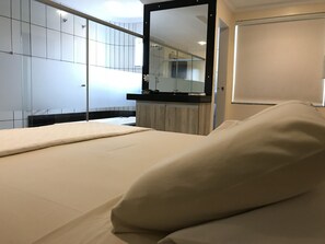 Suite (Single Master) | Minibar, escritorio, cortinas opacas y tabla de planchar con plancha