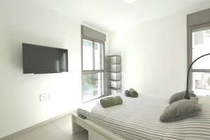 2 bedrooms, iron/ironing board, free cots/infant beds, free WiFi - Holyguest - Shneior (Tel Aviv)