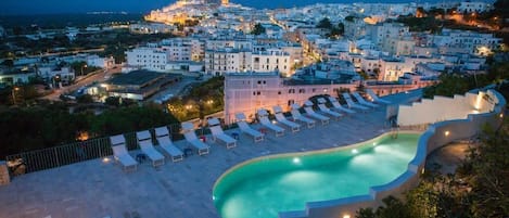 Seasonal outdoor pool, sun loungers