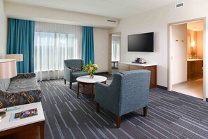 Junior-Suite, 1 King-Bett, Bergblick | Hochwertige Bettwaren, Zimmersafe, Schreibtisch