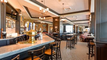 5 bars/lounges, poolside bar