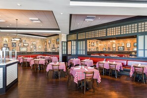 4 Restaurants, Frühstück, Mittagessen, Abendessen, amerikanische Küche