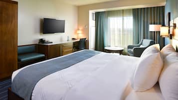 Deluxe kamer, 1 kingsize bed, uitzicht op gebergte | 1 slaapkamer, luxe beddengoed, een kluis op de kamer, een bureau