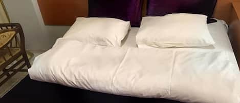 Doppia Standard | Minibar, una cassaforte in camera, una scrivania, ferro/asse da stiro