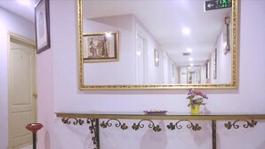 A reception area with a marble counter, a large mirror, and a framed picture on the wall. - Masal Otel (Izmit)