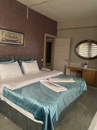 Minibar, in-room safe, desk, iron/ironing board. Masal Otel