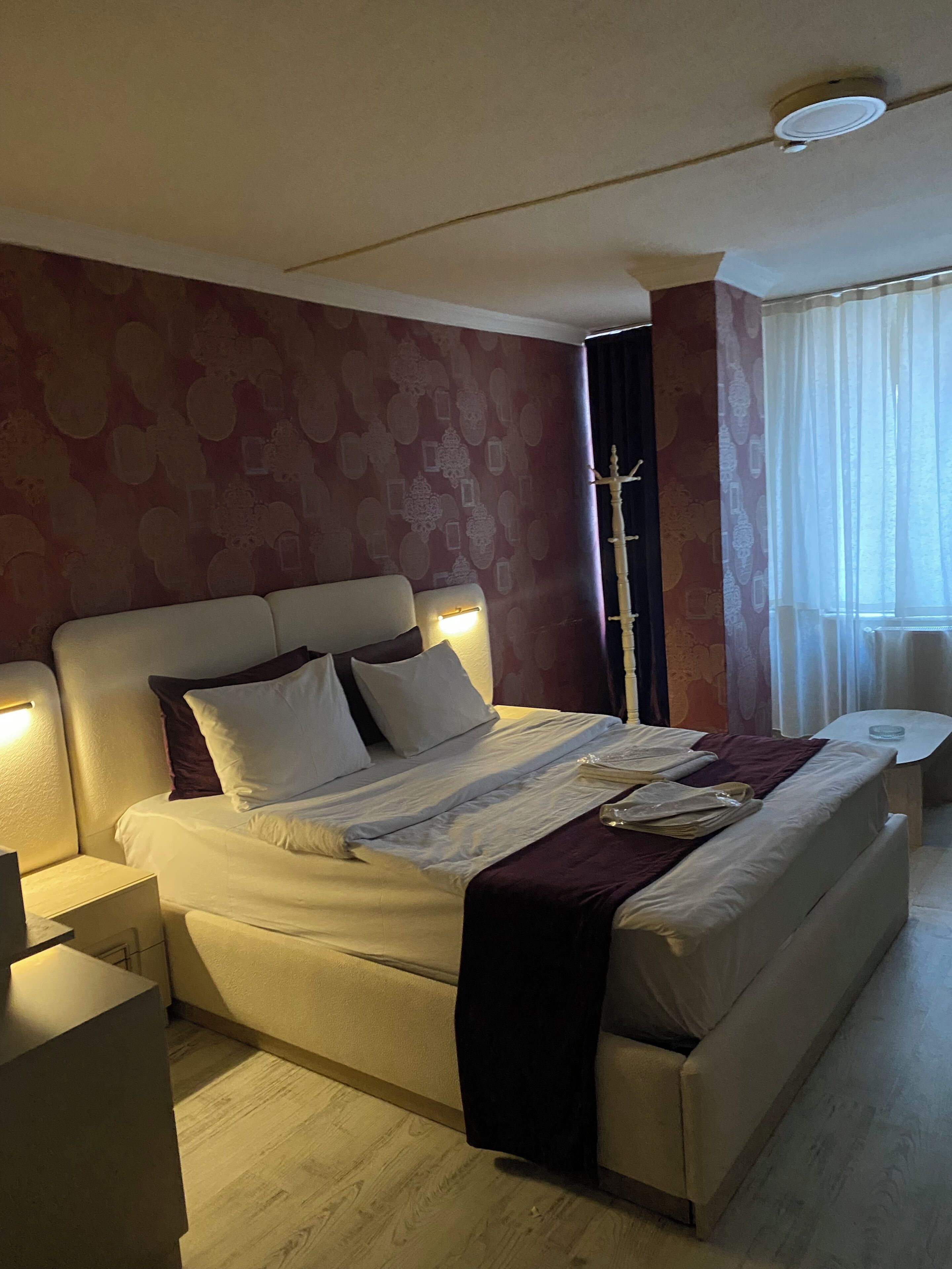 Minibar, in-room safe, desk, iron/ironing board