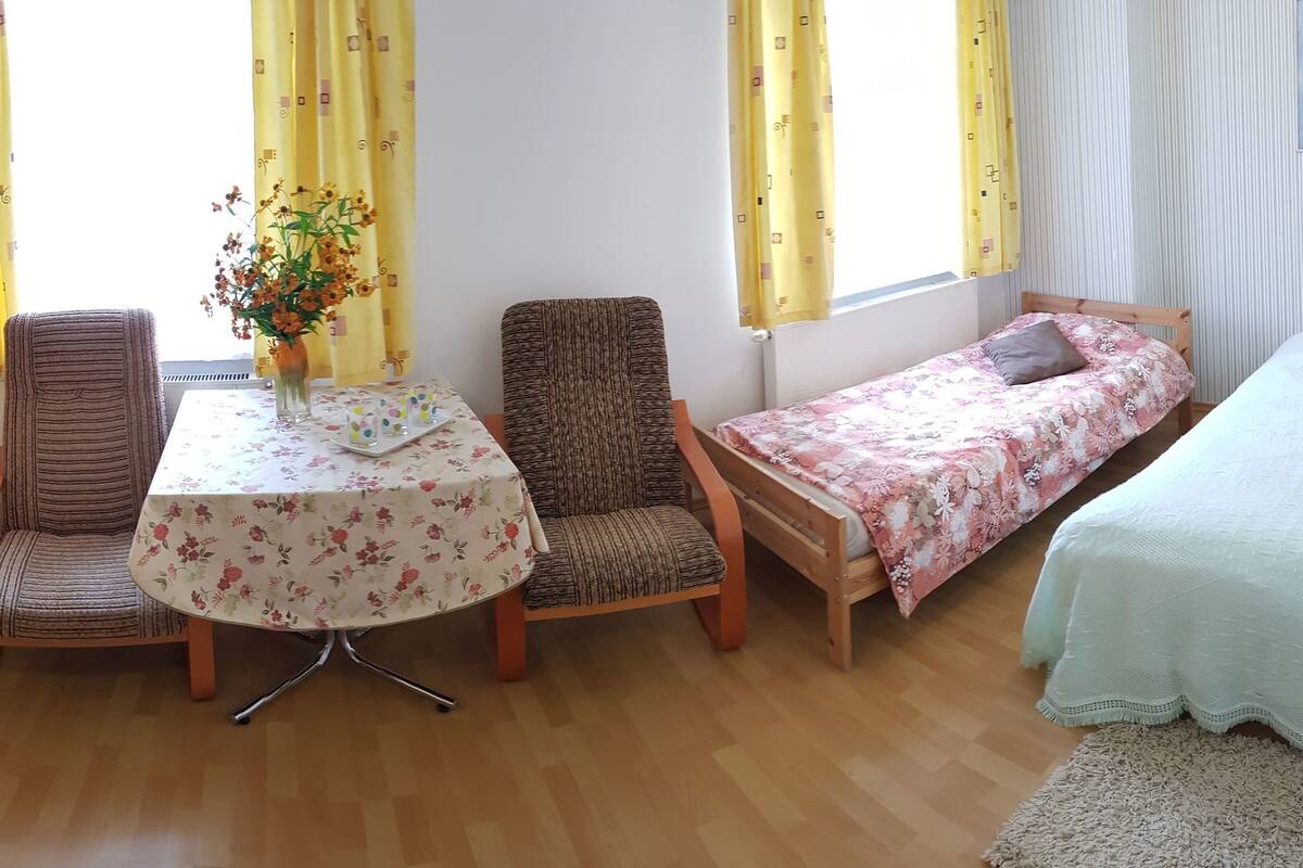 Departamento (Studio 9) | Tabla de planchar con plancha, wifi gratis y ropa de cama
