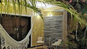 Minibar, in-room safe, laptop workspace, blackout drapes