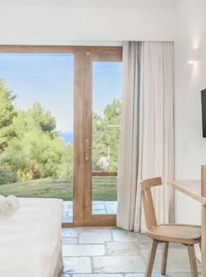 Habitació doble | Roba de llit d'alta qualitat, minibar i caixa forta a l'habitació 