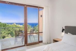Quarto casal superior | Roupas de cama premium, frigobar, cofres nos quartos, escrivaninha
