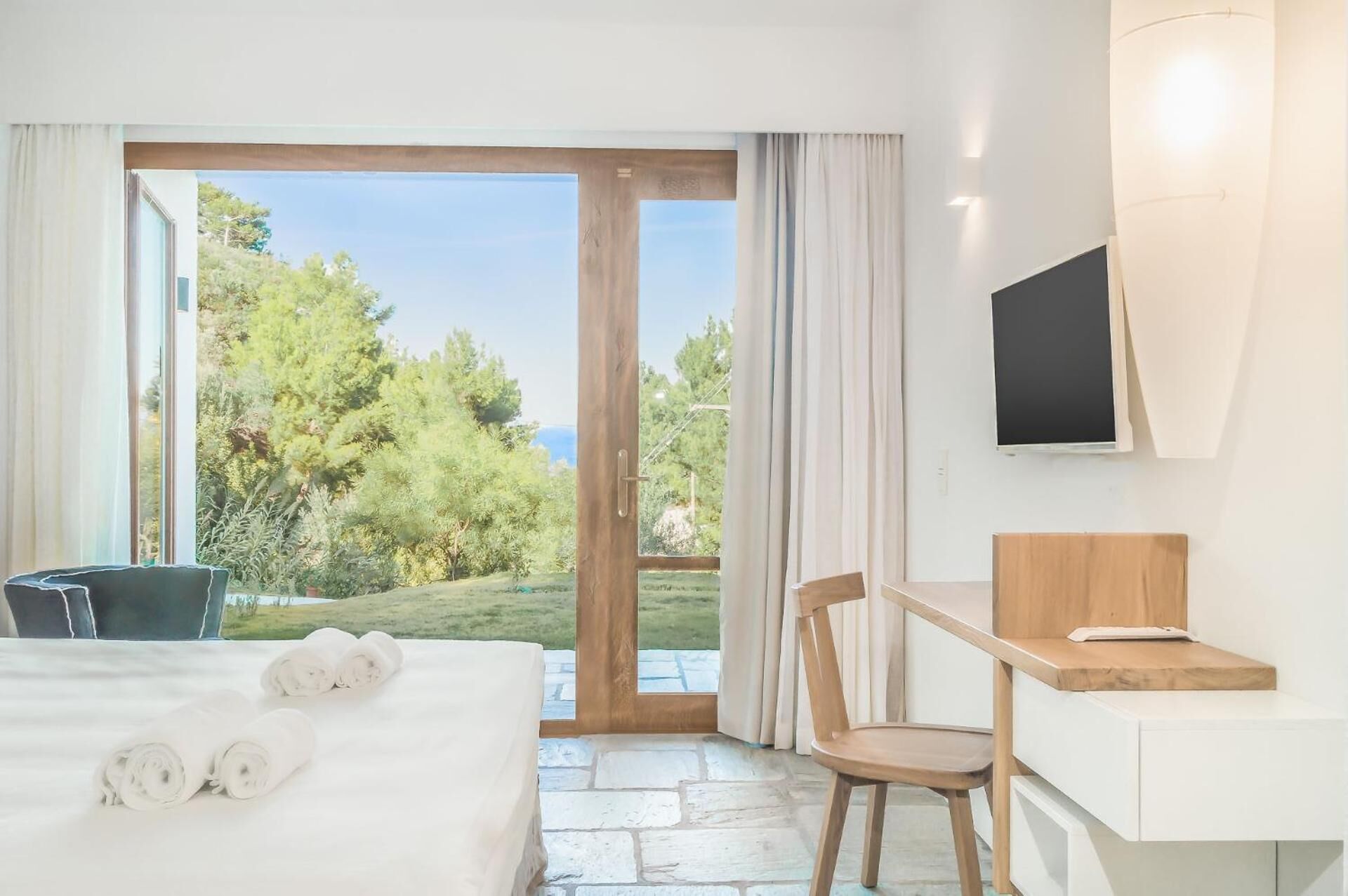 Ropa de cama de alta calidad y minibar 