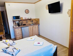 Double Room (nr 4) | Premium bedding, in-room safe, individually decorated - Willa Pod Bandera (Zakopane)
