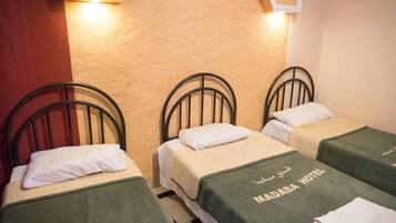 Triple Room, Private Bathroom | Meja, seterika/papan seterika, Wi-fi percuma