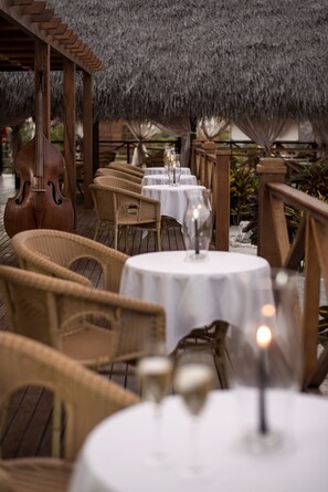 Poolside bar