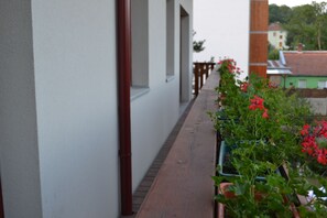 Habitación con 1 cama matrimonial o 2 individuales, balcón | Balcón