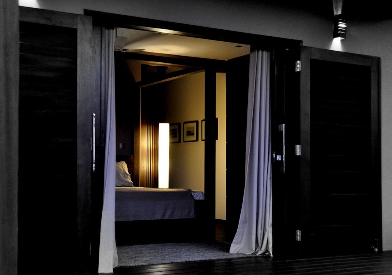 Ropa de cama de alta calidad y minibar 