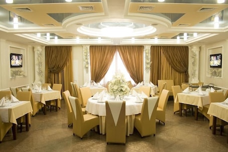 Restaurant. Hotel Strike