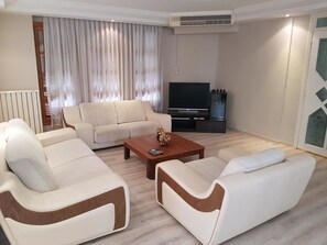 Deluxe Apartment, 2 Bedrooms, Kitchen | Living room | LED TV - Hotel Villa Casablanca (Konyaalti)