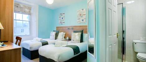 Douche, articles de toilette gratuits, serviettes fournies